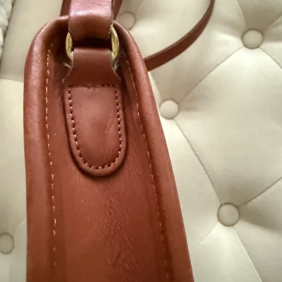 COACH Classic Tan Leather Crossbody Bag - Vintage - Great condition! - Picture 4 of 16